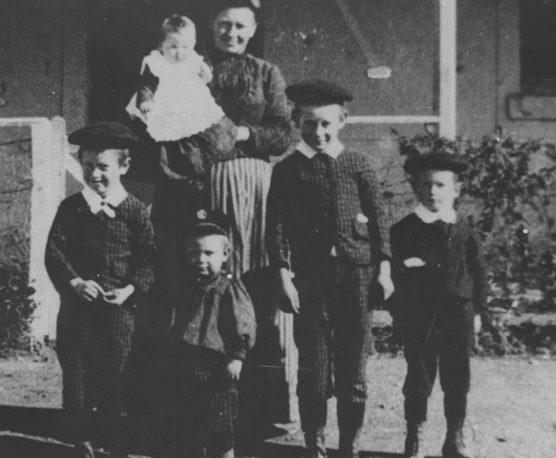 Bertha Luhrs holding Ida Alvina outside the Luhrs Cottage in 1892 The other children are (left to right) Bill Bert Charlie John